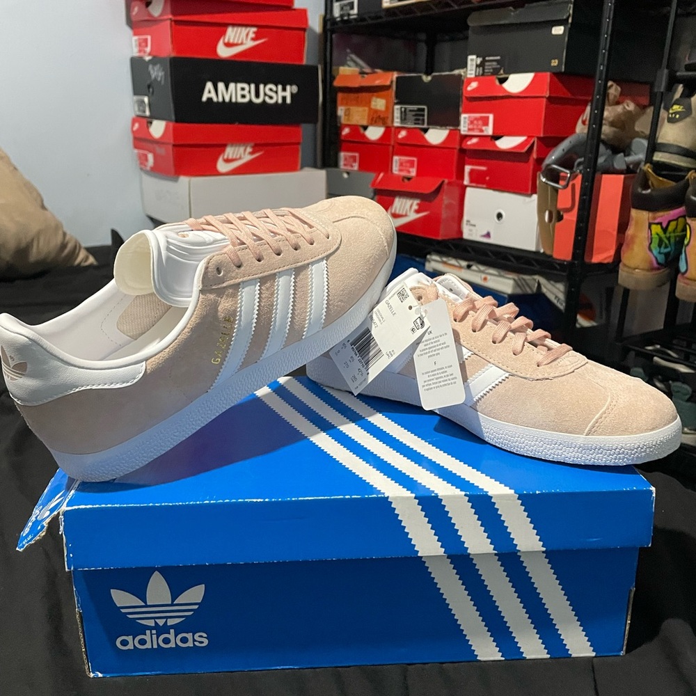 Deadstock pair of Adidas gazelle size 9.
